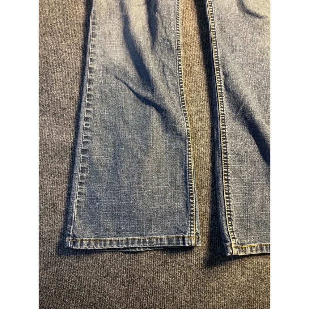 Levi's Jeans‎ Women's 18 Blue Denim Stretch Streetwear Medium Wash Bootcut Leg